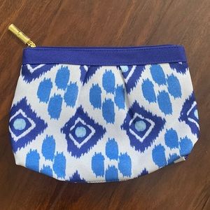 Estée Lauder cosmetics bag